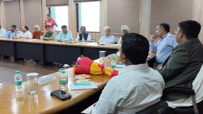  जियाड़ा एमडी की उद्यमियों के साथ बैठक