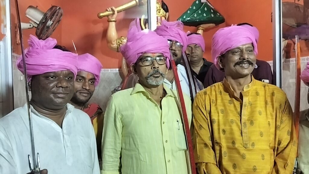 आदित्यपुर के इमली चौक स्थित श्री श्री सार्वजनिक बजरंग अखाड़ा समिति