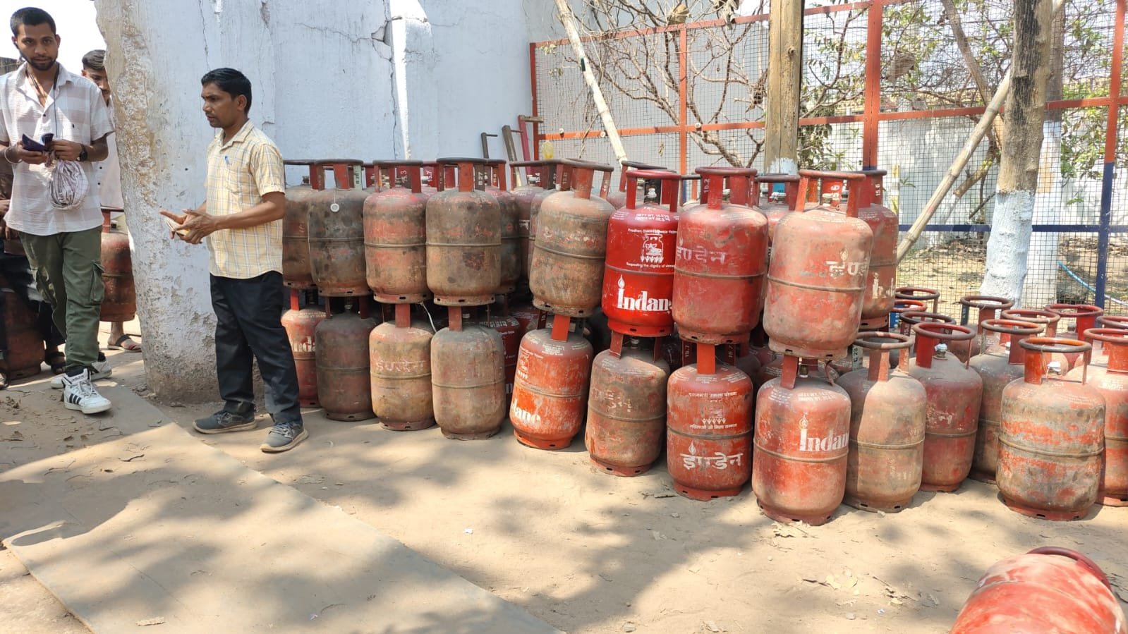 रसोई गैस सिलेंडरों