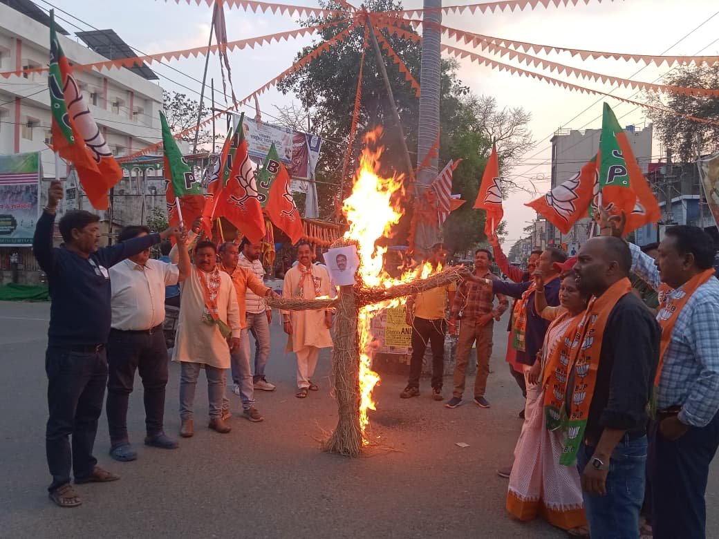 चाईबासा भाजपा विरोध प्रदर्शन