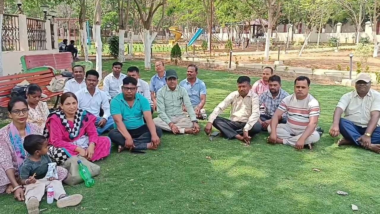 मनरेगा कर्मियों की अनिश्चितकालीन हड़ताल