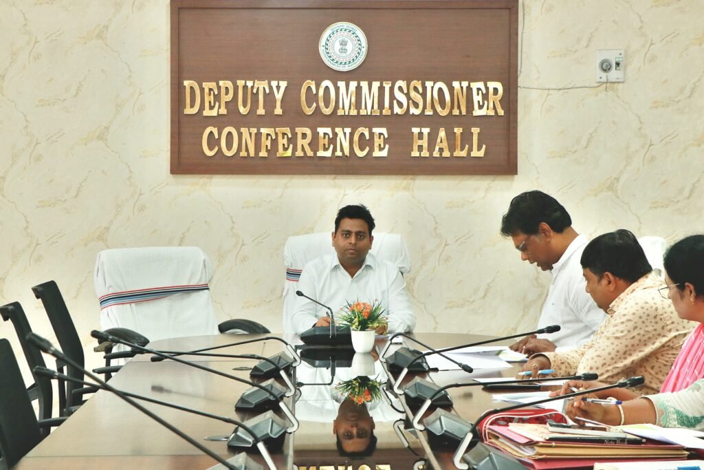 चाईबासा में उपायुक्त चंदन कुमार