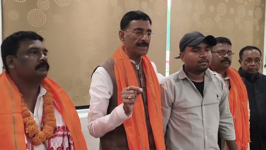 रक्षा राज्य मंत्री संजय सेठ ने सरायकेला