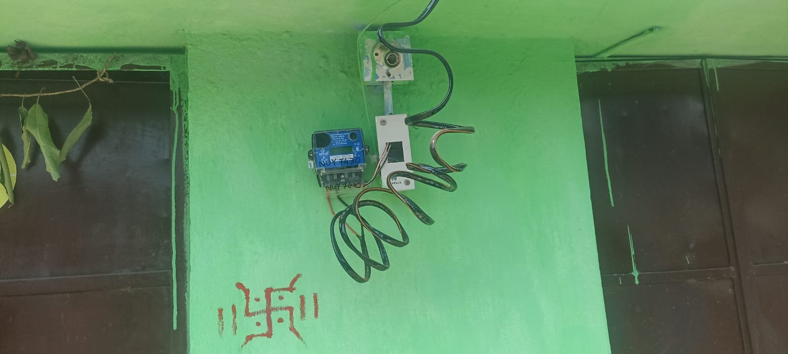 विस्थापित परिवार बिजली समस्या