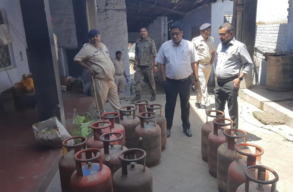 चाईबासा अवैध गैस कारोबार