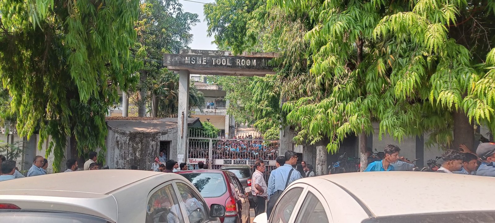 इंडो डेनिश टूल रूम आदित्यपुर छात्र प्रदर्शन