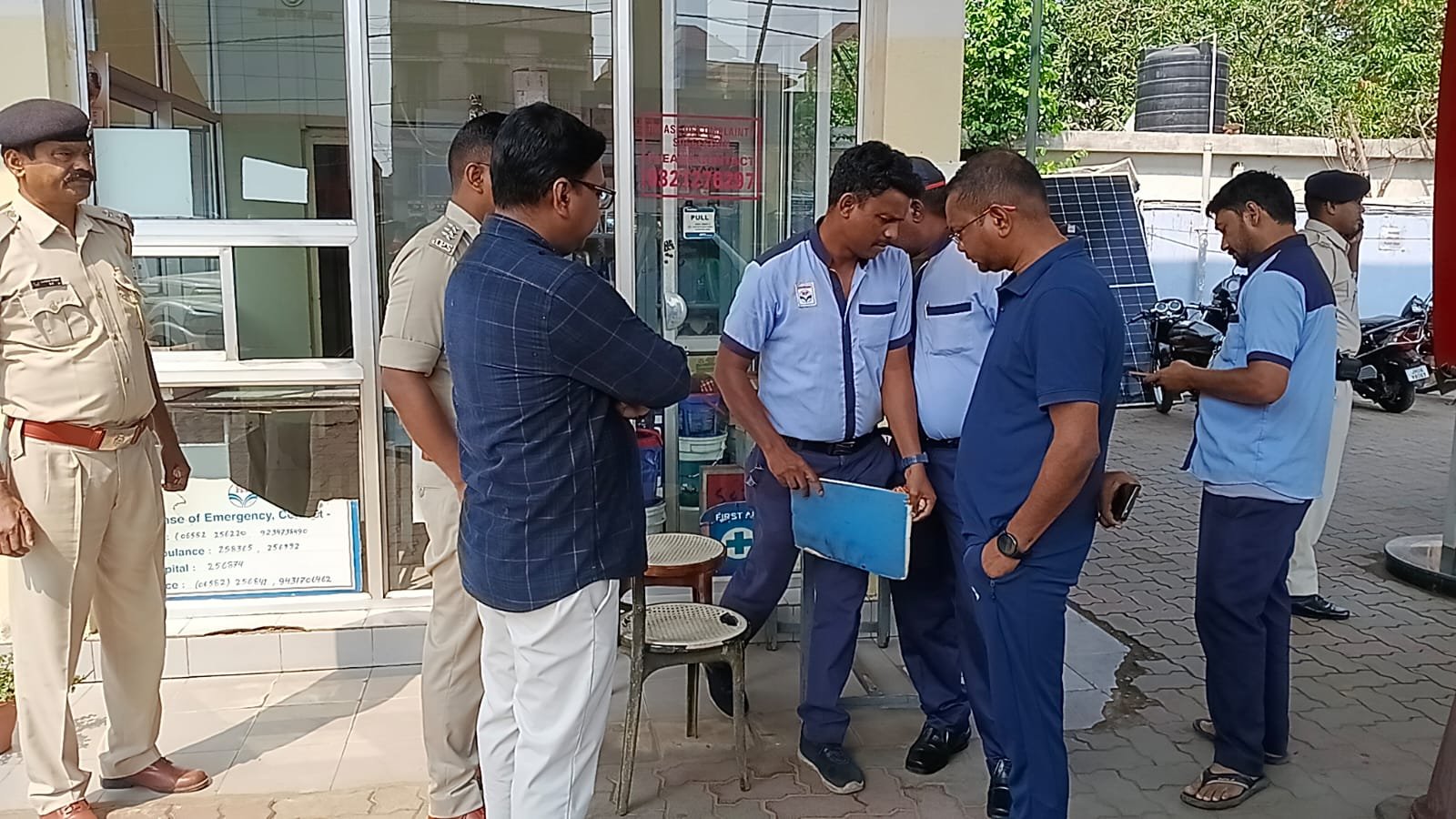 चाईबासा प्रशासन ने पेट्रोल पंपों का निरीक्षण