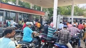 चाईबासा प्रशासन ने पेट्रोल पंपों का निरीक्षण