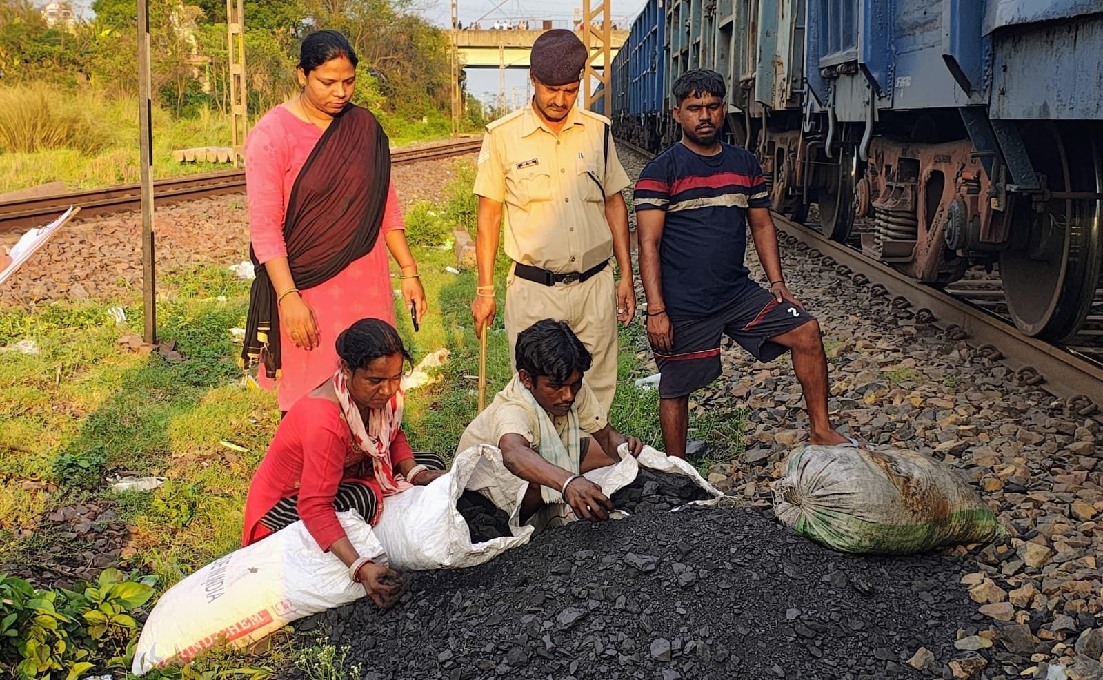 आदित्यपुर विद्युत नगर में RPF ने कोयला तस्करी गिरोह