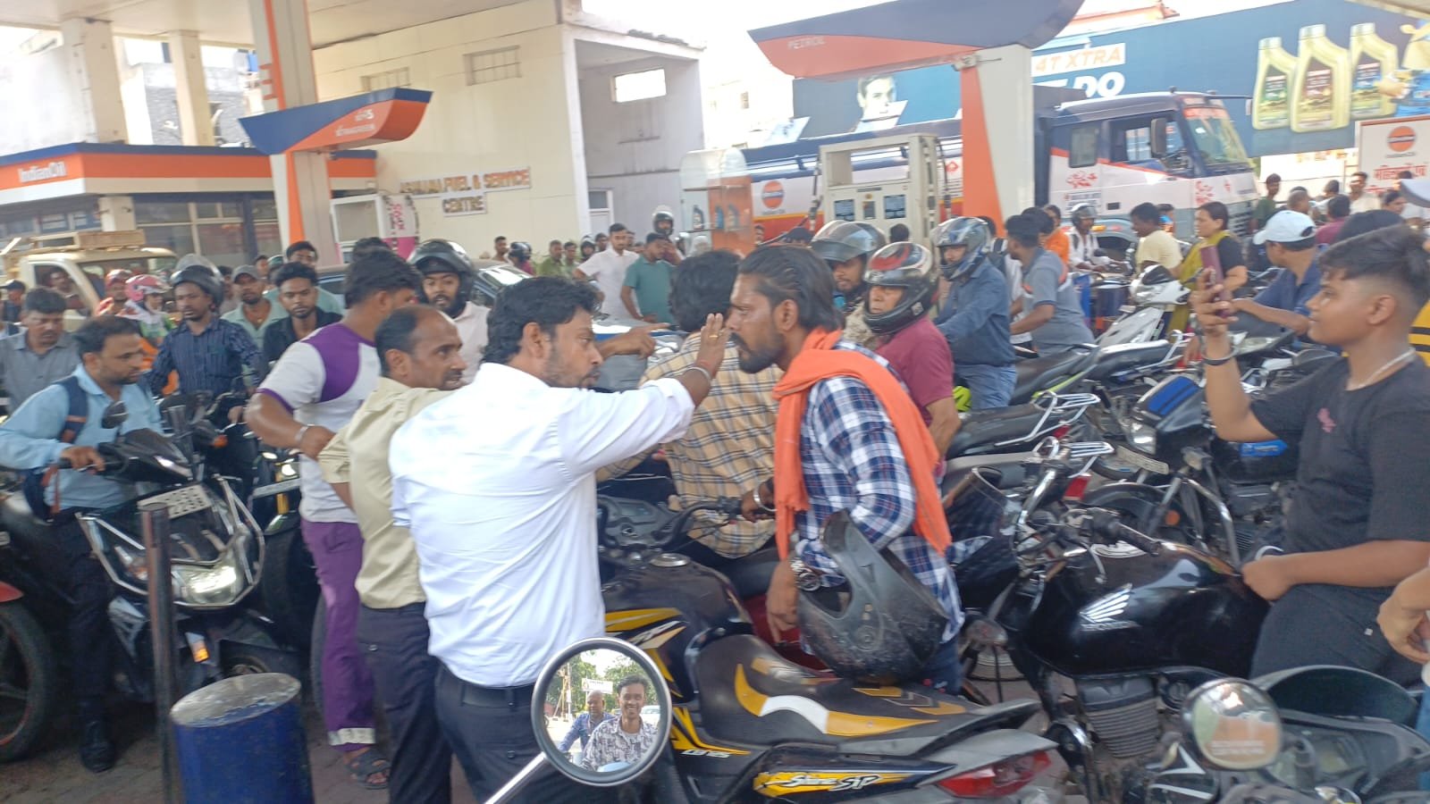 आदित्यपुर पेट्रोल पंप हंगामा