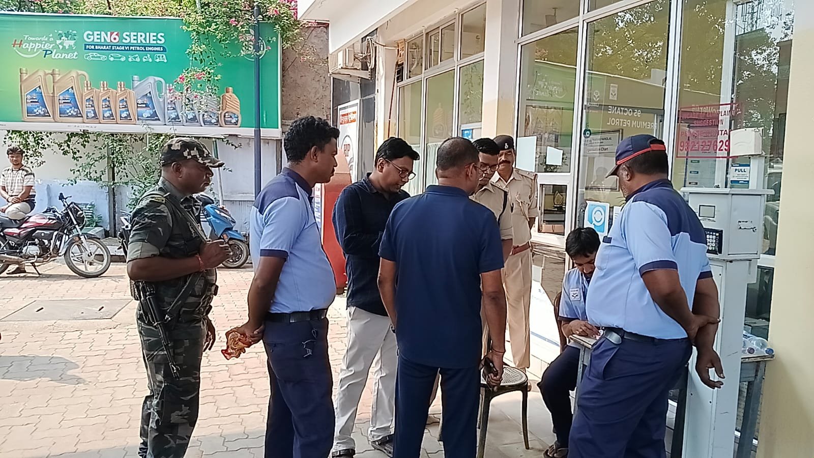 चाईबासा प्रशासन ने पेट्रोल पंपों का निरीक्षण