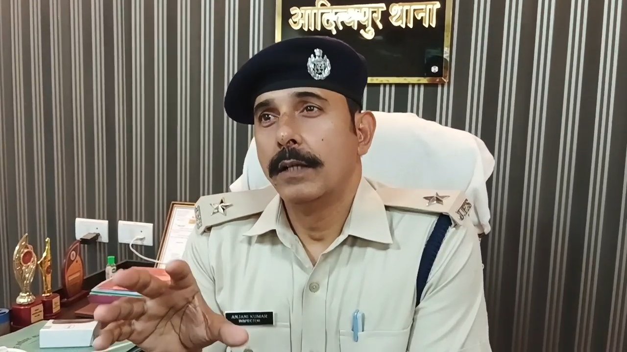 अंजनी कुमार थाना प्रभारी