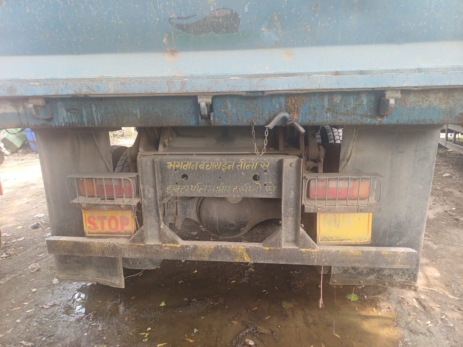 अवैध बालू जब्त, बिना नंबर प्लेट हाइवा
