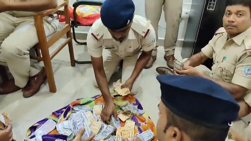 दित्यपुर थाना क्षेत्र में पुलिस का सघन अभियान
