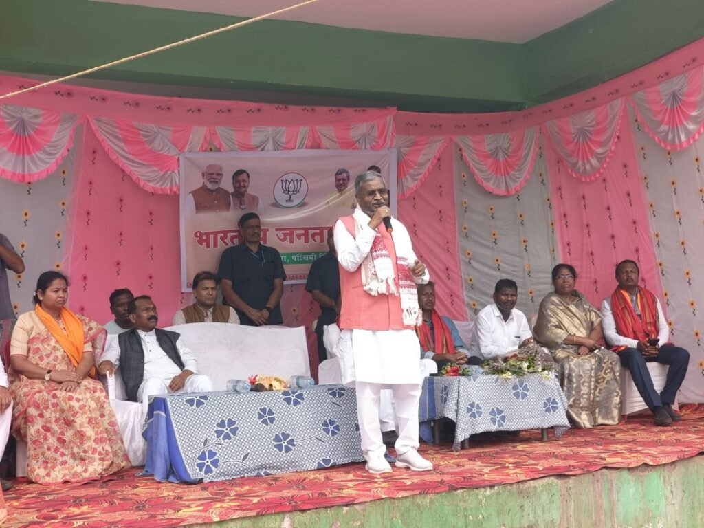मेघाहातुबुरू दौरे के दौरान नेता प्रतिपक्ष बाबूलाल मरांडी