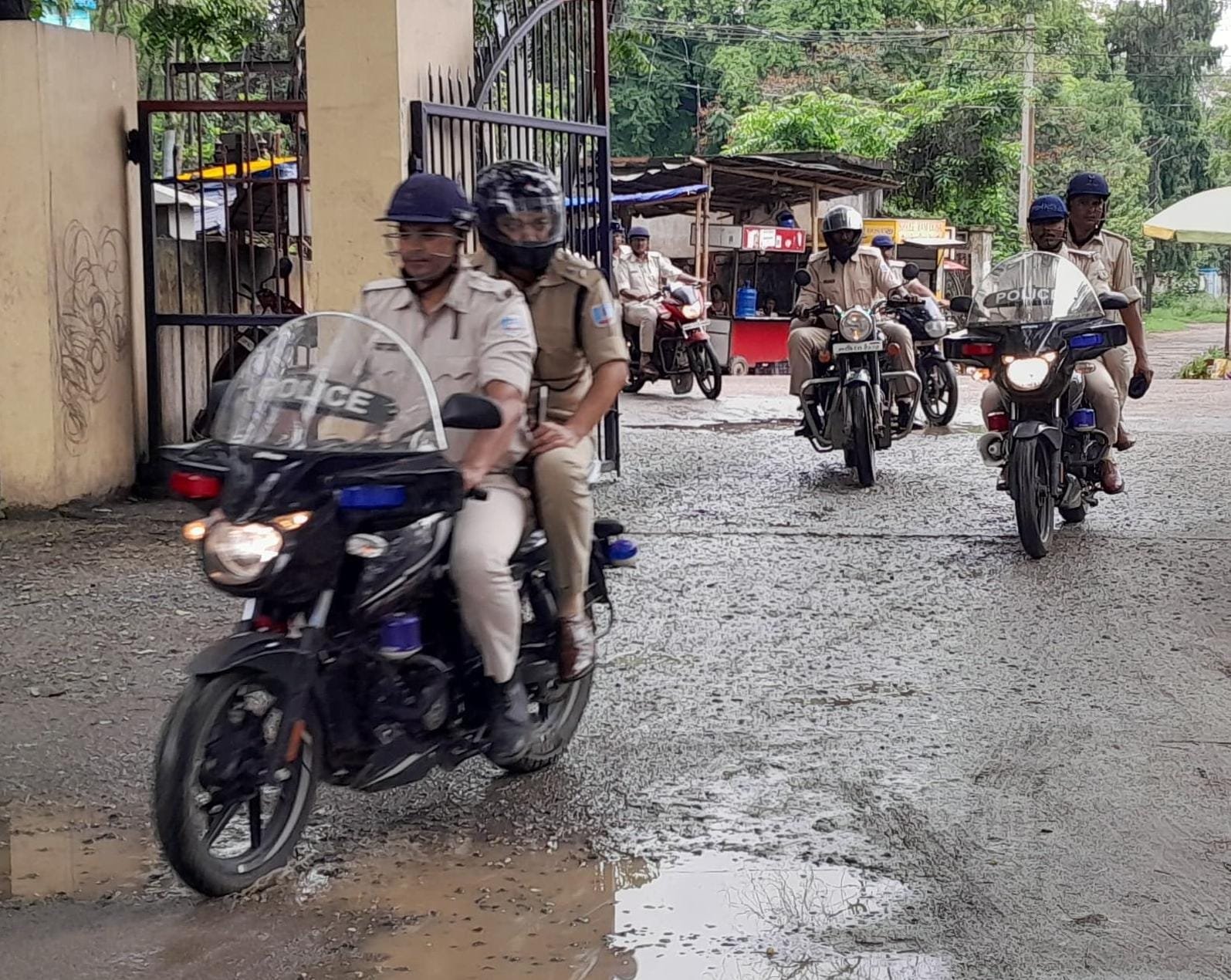 सरायकेला एसपी पैदल मार्च