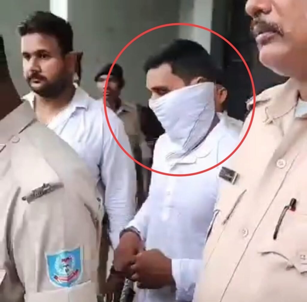 डीडी बार हमले का मुख्य आरोपी विश्वनाथ मंडल उर्फ बोदरा ने जमशेदपुर कोर्ट में किया सरेंडर