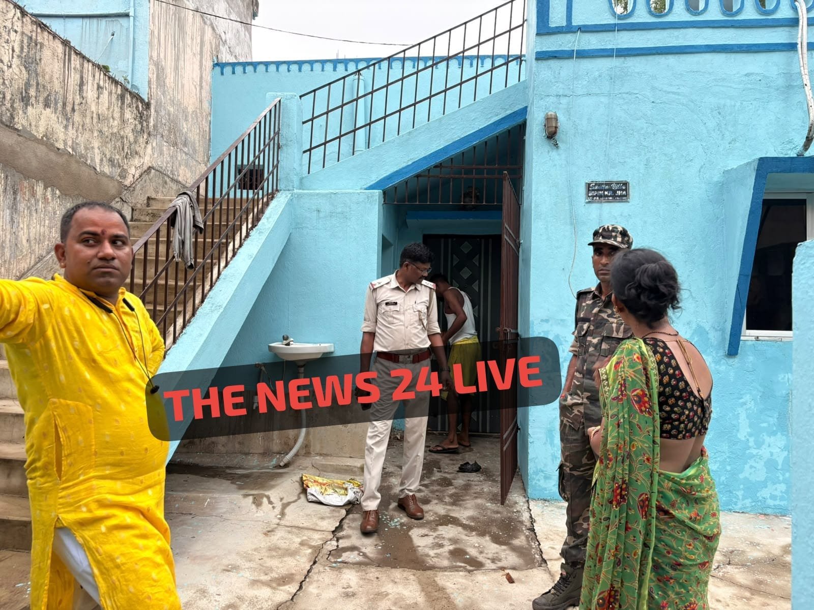 आदित्यपुर चोरों ने करीब 3.50 लाख के जेवरात और 70 हजार रुपये कैश उड़ा लिए