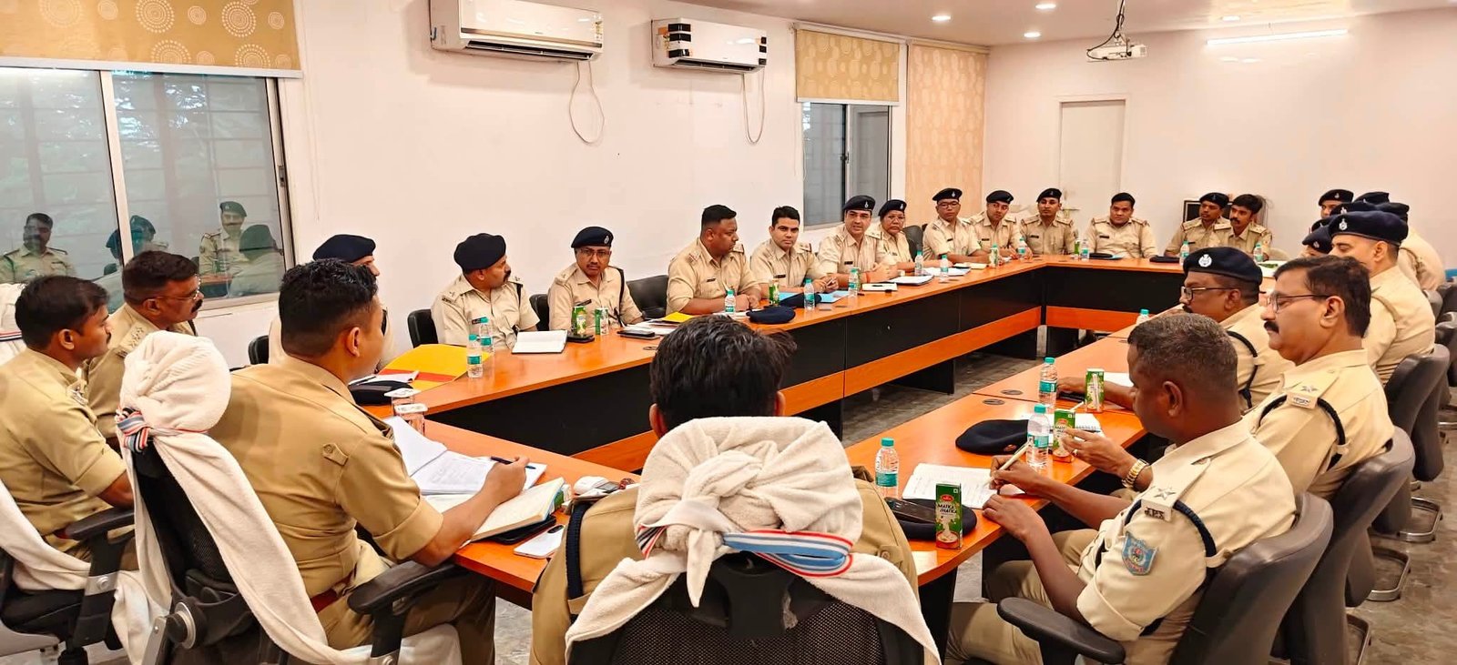 सरायकेला-खरसावाँ में एसपी के नेतृत्व में अपराध समीक्षा बैठक 