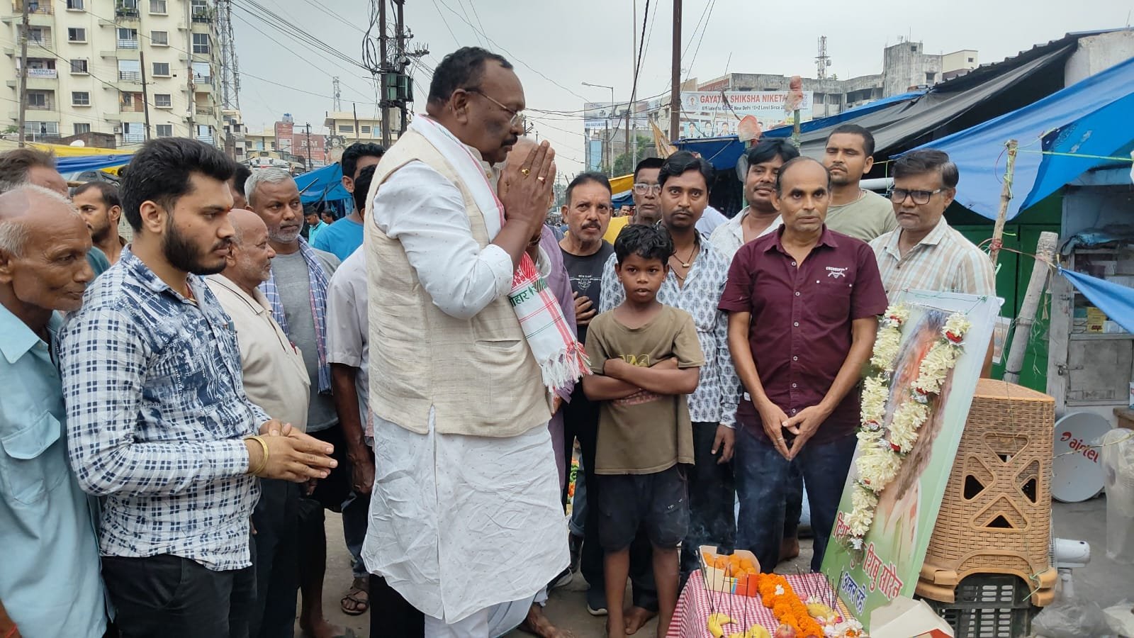 गम्हरिया बाज़ार में दिशोम गुरु को भावभीनी श्रद्धांजलि
