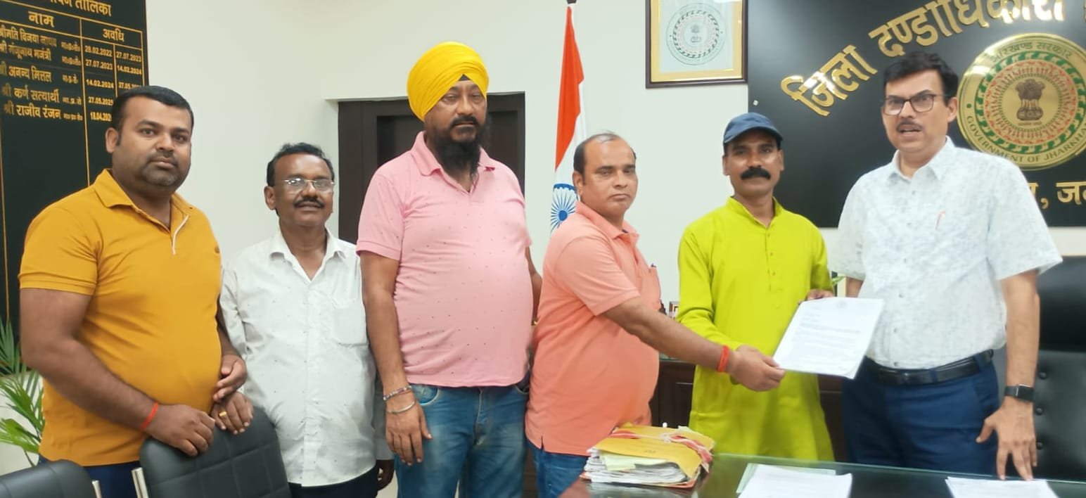 SIR सूची में नाम गायब होने की शिकायत लेकर डीसी से मिले पंचायत प्रतिनिधि