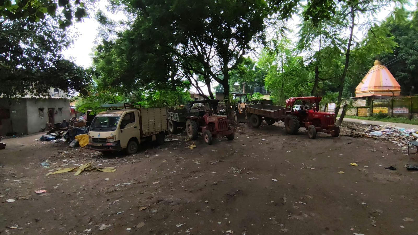 आदित्यपुर एनआईटी रोड स्थित चूना भट्टा मुख्य मार्ग पर  सरकारी जमीन को कब्जाने और अवैध प्लाटिंग की तैयारी का मामला