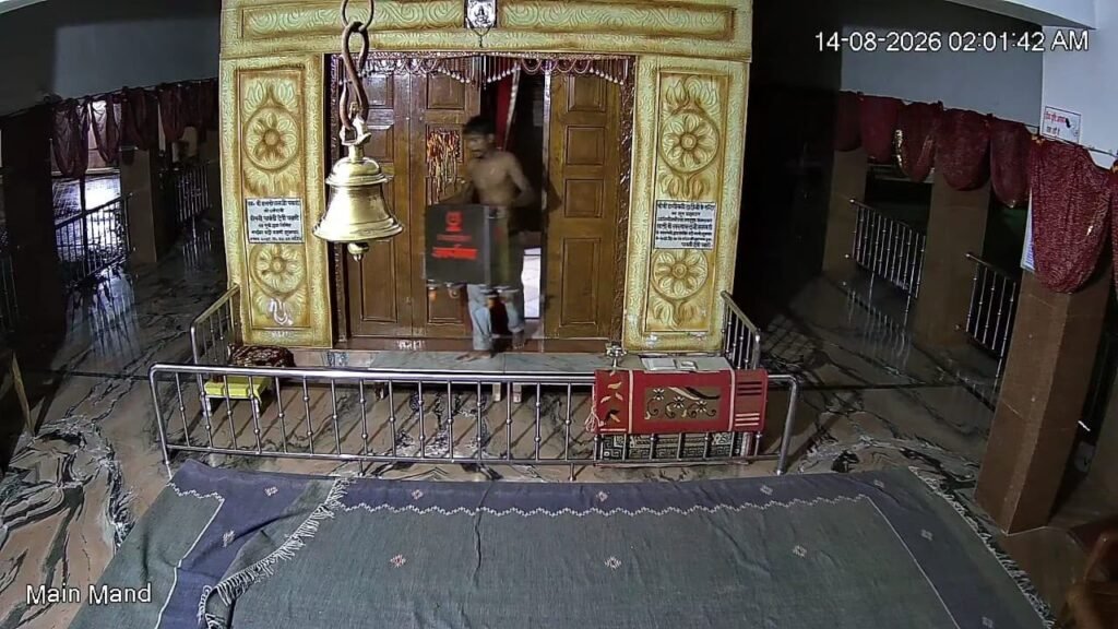 चाईबासा के राणी सती मंदिर में चोरी के बाद मंदिर परिसर