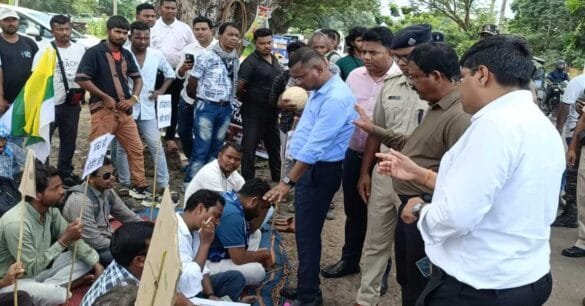चाईबासा के बाईपास चौक पर प्रतिमा स्थापना को लेकर झामुमो और आदिवासी हो समाज महासभा आमने-सामने