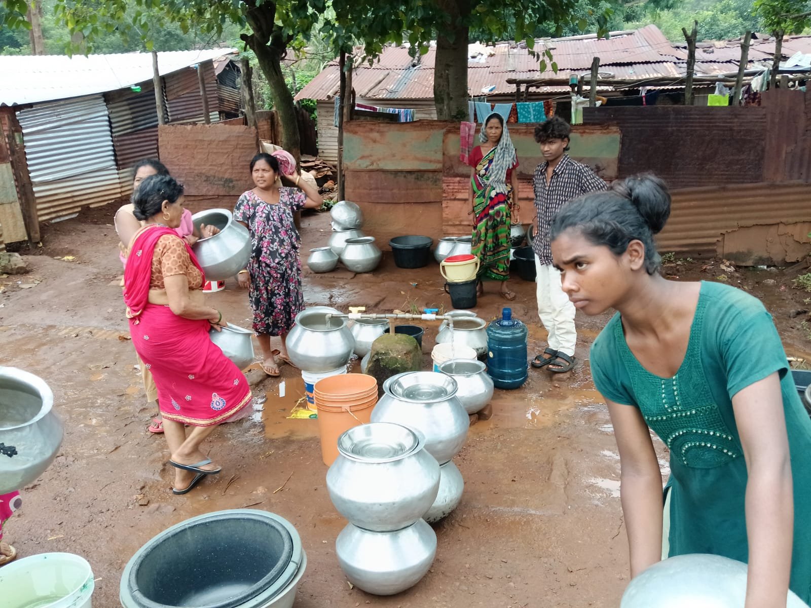 किरीबुरू गाड़ा हाटिंग बस्ती में पेयजल संकट गहराया