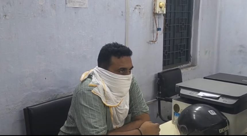 पश्चिमी सिंहभूम में 15 हजार रुपये रिश्वत लेते ACB ने बंदगांव थाना प्रभारी को किया गिरफ्तार.