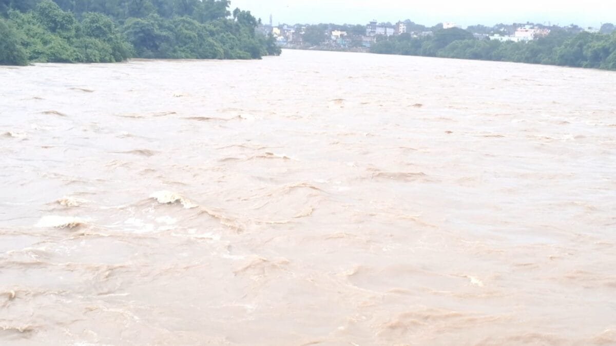 जमशेदपुर में बढ़ा स्वर्णरेखा और खरकई नदी का जलस्तर, बाढ़ का अलर्ट