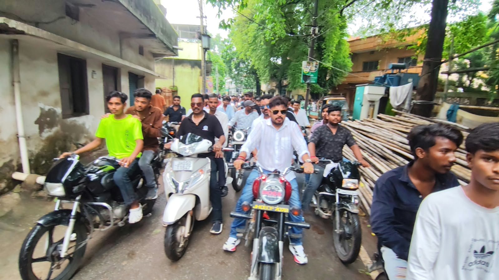 शहीद निर्मल महतो के शहादत दिवस लालटू महतो ने निकाली विशाल बाइक रैली