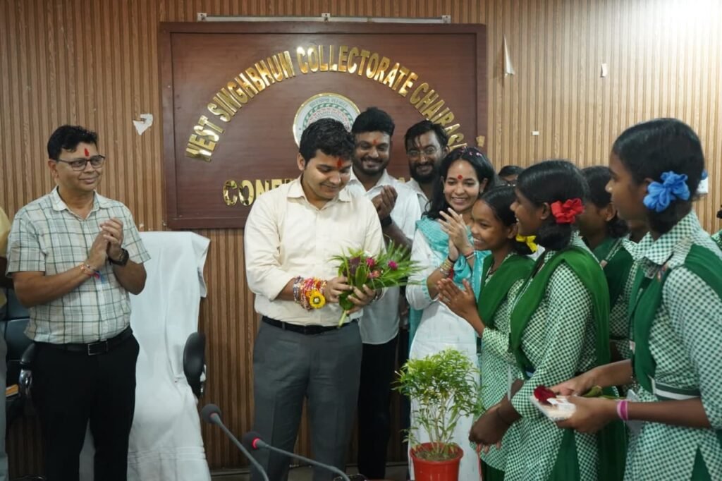 पश्चिमी सिंहभूम समाहरणालय में राखी महोत्सव का आयोजन