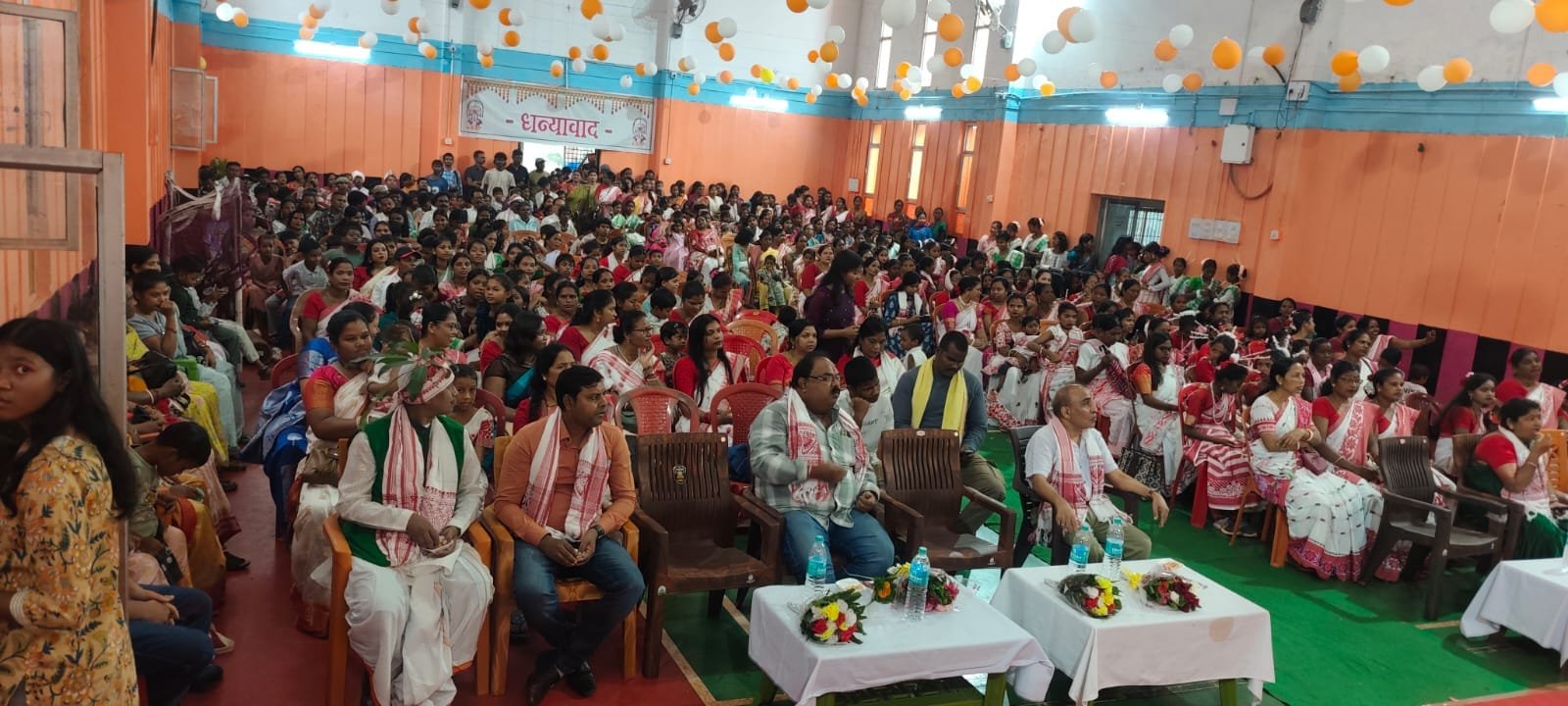 किरीबुरू में राज्यसभा सांसद प्रदीप वर्मा से मुलाकात करते आदिवासी हो समाज युवा महासभा के प्रतिनिधि
