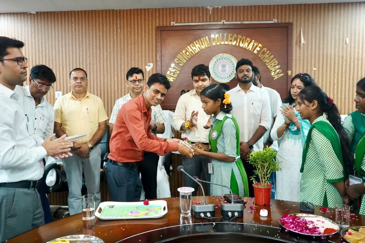 पश्चिमी सिंहभूम समाहरणालय में राखी महोत्सव का आयोजन