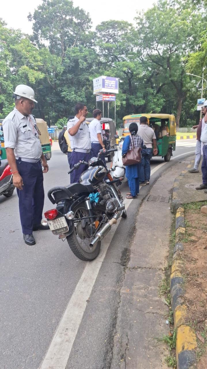  बिष्टुपुर ट्रैफिक पुलिस