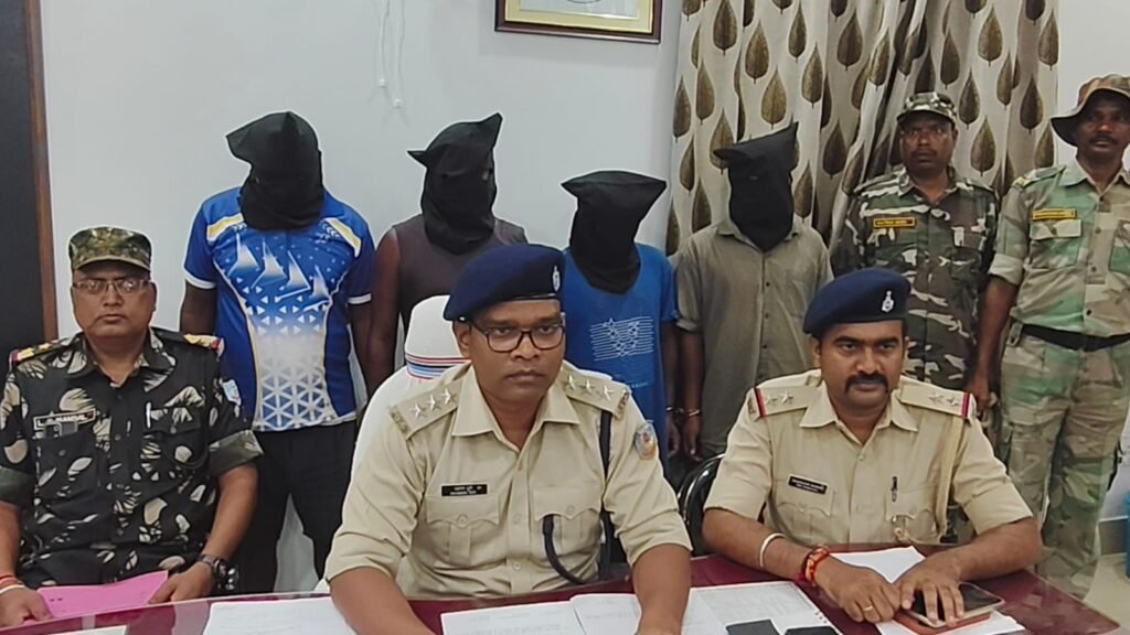 चाईबासा मुफस्सिल थाना क्षेत्र में नाबालिग से सामूहिक दुष्कर्म मामले में गिरफ्तार चार आरोपी