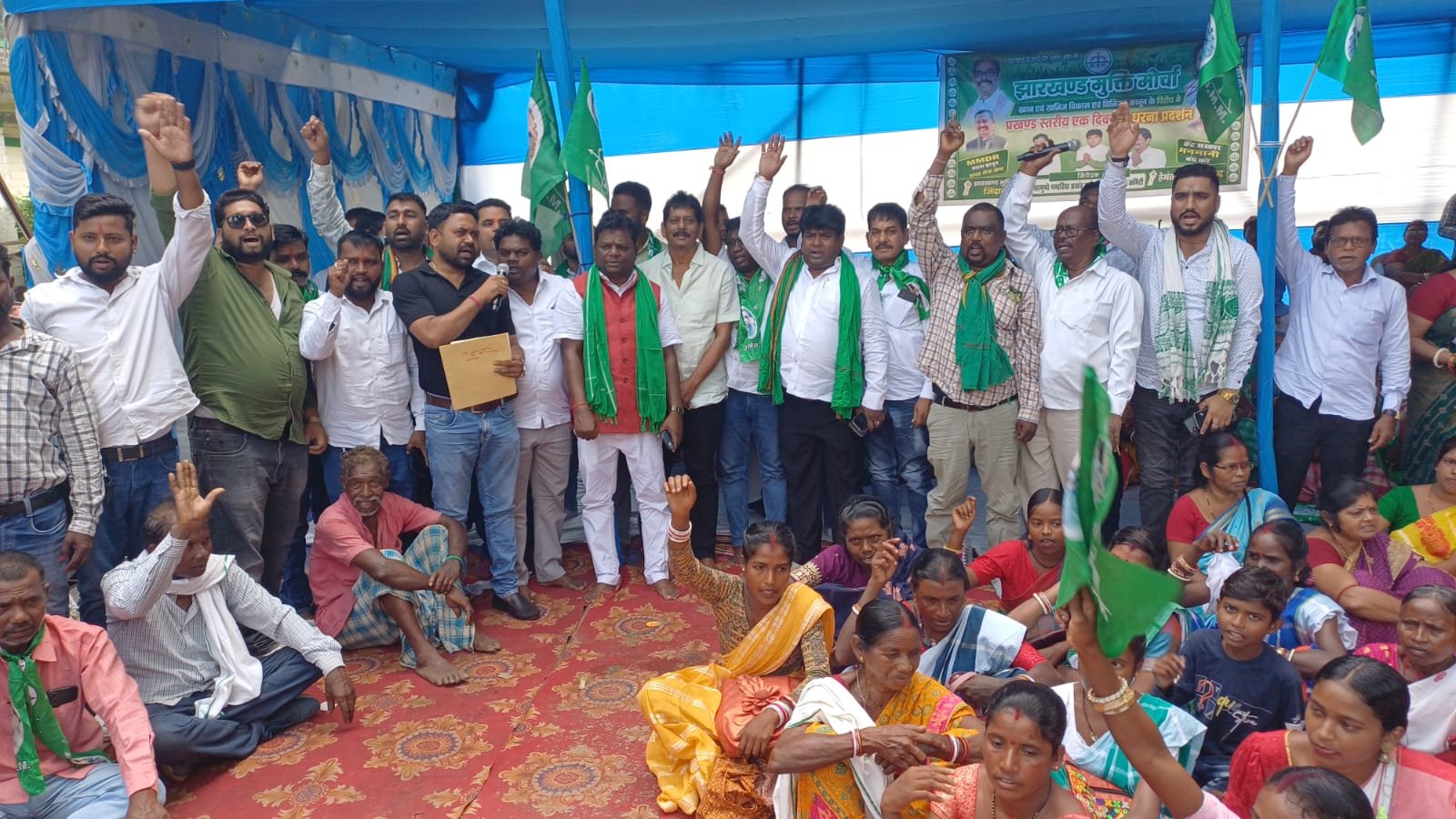 गम्हरिया में झामुमो का विशाल धरना: केंद्र के एमएमडीआर कानून के खिलाफ 