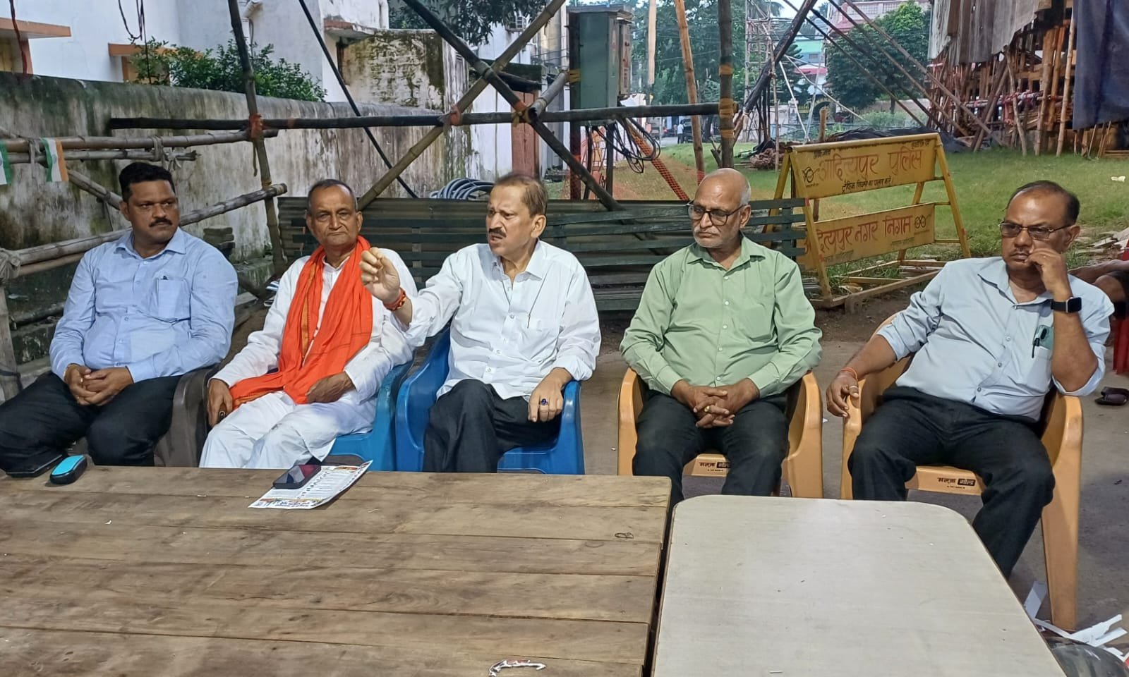 मजदूरों की मानव श्रृंखला