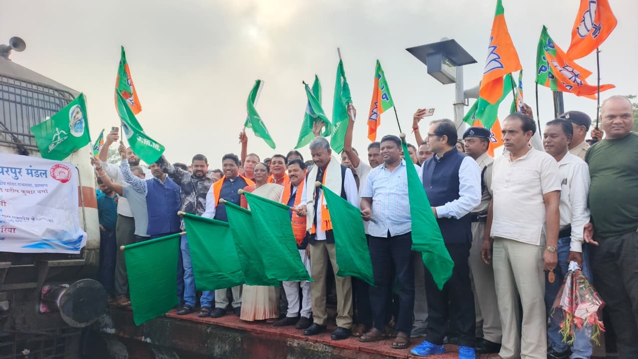 मनोहरपुर, एर्नाकुलम एक्सप्रेस