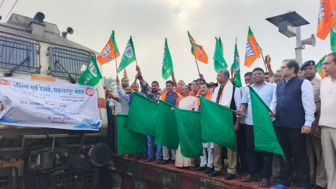 मनोहरपुर, एर्नाकुलम एक्सप्रेस