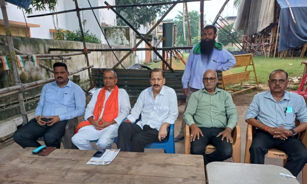 मजदूरों की मानव श्रृंखला