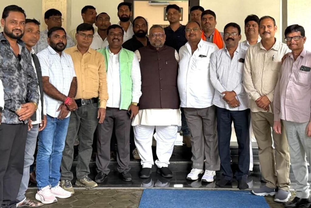 भाजपा के नवनियुक्त राष्ट्रीय मंत्री प्रदीप कुमार वर्मा से मिले पार्टी नेता
