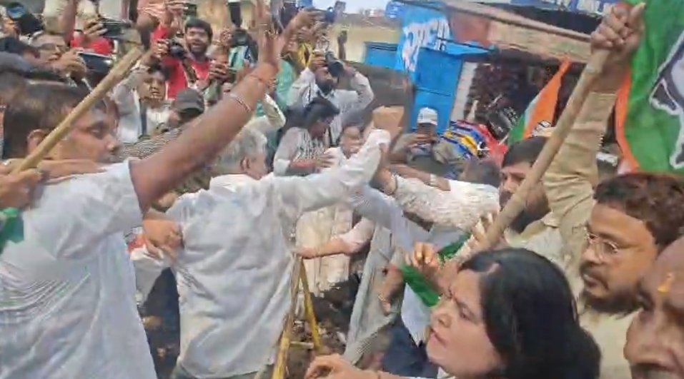 जमशेदपुर में भाजपा-कांग्रेस भिड़ंत