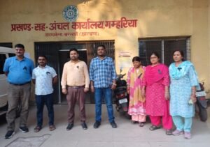 चतरा एसीबी कार्रवाई के विरोध में उतरे कर्मचारी