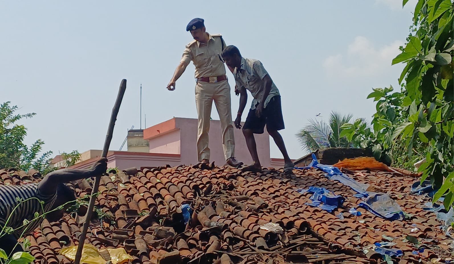 कुख्यात कदीम खान के ठिकानों पर दबिश